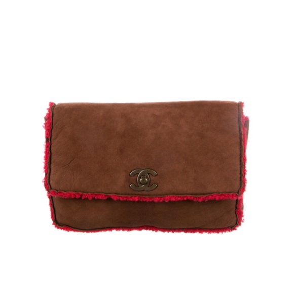 CHANEL CC TURNLOCK BROWN SUEDE LEATHER RED SHEARLING FLAP CLUTCH - Picture 2 of 3